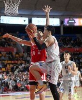 문정현 ‘파고 들어’