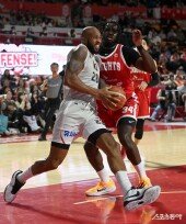 로메로 ‘워니 비켜’