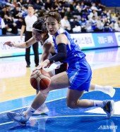 김단비 ‘가로채기 성공~’