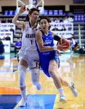 김단비, 날카로운 돌파력~