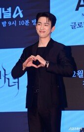 박진영, 여심 녹이는 미소