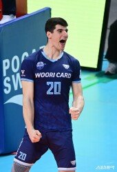 니콜리치, 블로킹 성공에 주먹 불끈!