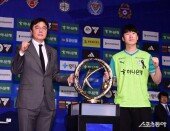 황선홍 감독-이창근, 진지하게