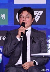 황선홍 감독, 검은 리본 달고