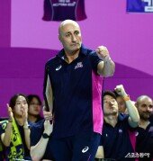 아본단자 감독, 오늘도 승리 분위기~