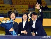 위성우감독-전주원코치-임영희코치 ‘우승의 기쁨~’