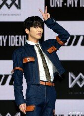 온앤오프 유, 막내의 귀여운 V~