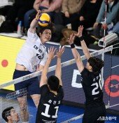 정한용 ‘온 힘을 모아’