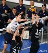 정한용 ‘넘겼다’