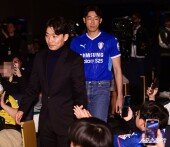 변성환 감독-양형모, 어린이 팬과 하이파이브