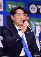 배성재 감독, 웃으며 출사표