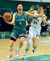 김시온, 과감한 돌파~