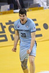 니콜리치 ‘목걸이 함께’