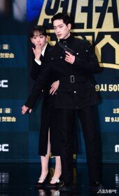 서강준 ‘보디가드 포즈’