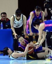 모에-배혜윤, 볼을 향한 집념~