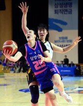 배혜윤 ‘날 막지마~’