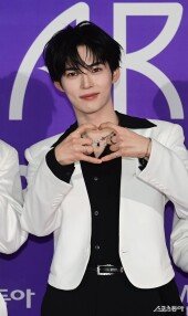 제로베이스원 성한빈, 치명적인 눈맞춤