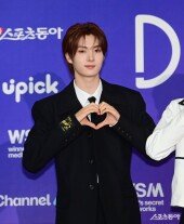 투어스 영재, 여심 녹이는 편안한 눈빛