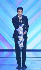 황찬성, ‘시상 영광 주셔서 감사해요’