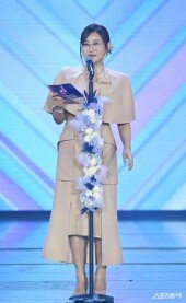 박선주, 부드러운 미소로 시작하는 시상