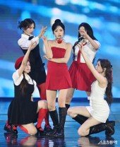 피프티피프티, ‘디어워즈’ 꾸미는 무대