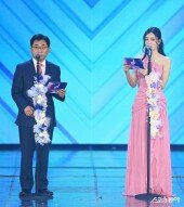 박현진 대표-안은진, ‘디어워즈 아이코닉 수상자 발표’