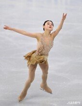 김채연, 우아하게