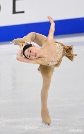 김채연, 인형 같은 연기