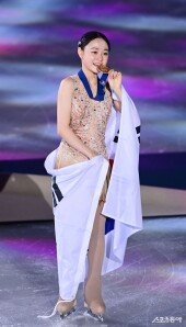 김채연, 귀여운 금메달 세리머니