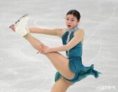 윤아선, 힘차게 턴!