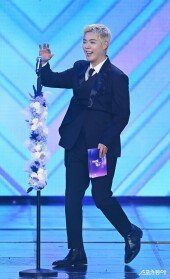 강남, 세상 밝은 시상자