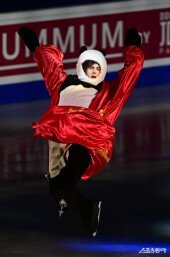 미카일 샤이도로프, 판다로 변신!