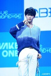 제로베이스원 성한빈 ‘햇살 미소’