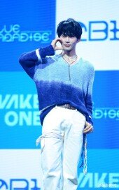 제로베이스원 성한빈 ‘귀염 볼하트’