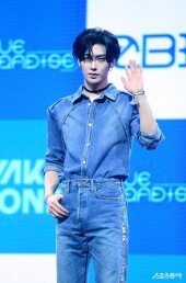 제로베이스원 리키 ‘핸섬이 잘 어울려요’