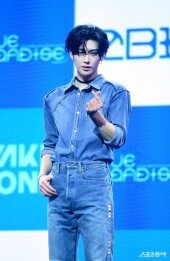 제로베이스원 리키 ‘조각미남 하트’