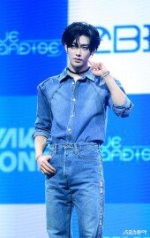 제로베이스원 리키 ‘날카로운 볼콕’