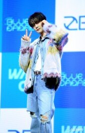 제로베이스원 김규빈 ‘브이와 하트’