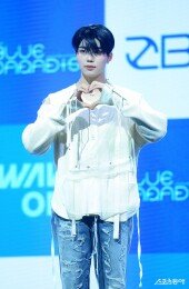 제로베이스원 박건욱 ‘화이트 하트’