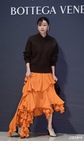 김다미, 여기 설까요?