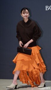 김다미, 상큼한 발걸음