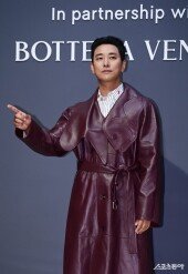 주지훈, 어디를 볼까