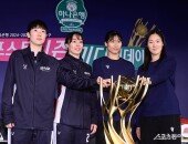 BNK-삼성생명 ‘트로피로 향하는 손’