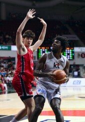 해먼즈 ‘골망을 바라보고’