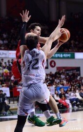 고메즈 ‘패스 받아’