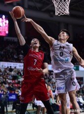 하윤기 ‘손가락 끝에 걸렸어’