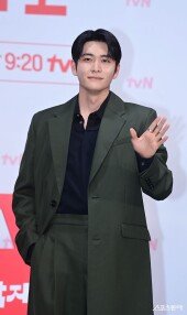 강태오, 섹시한 손인사