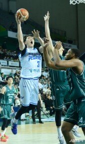 김준일 ‘날았다’