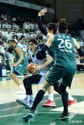 김준일 ‘막을 수 없어’