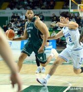 스펠맨 ‘패스 받아’